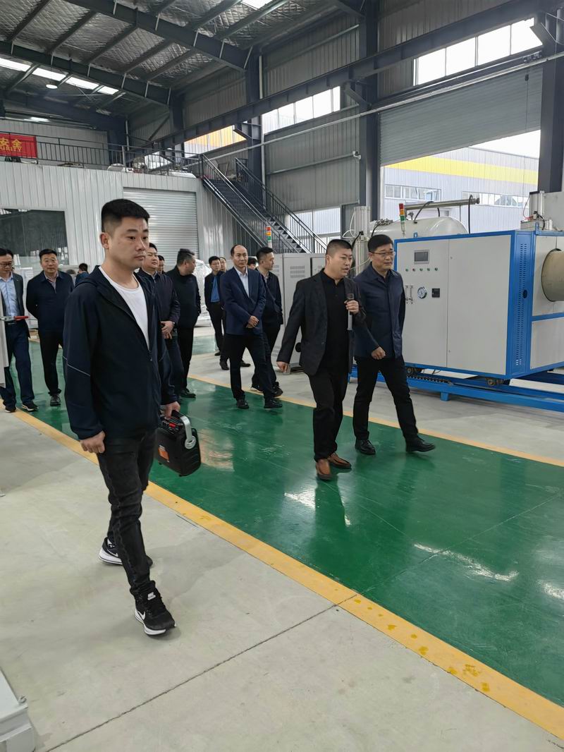 Warmly Welcoming County Leaders for a Visit to Liyu Kiln & Furnace Co., Ltd.