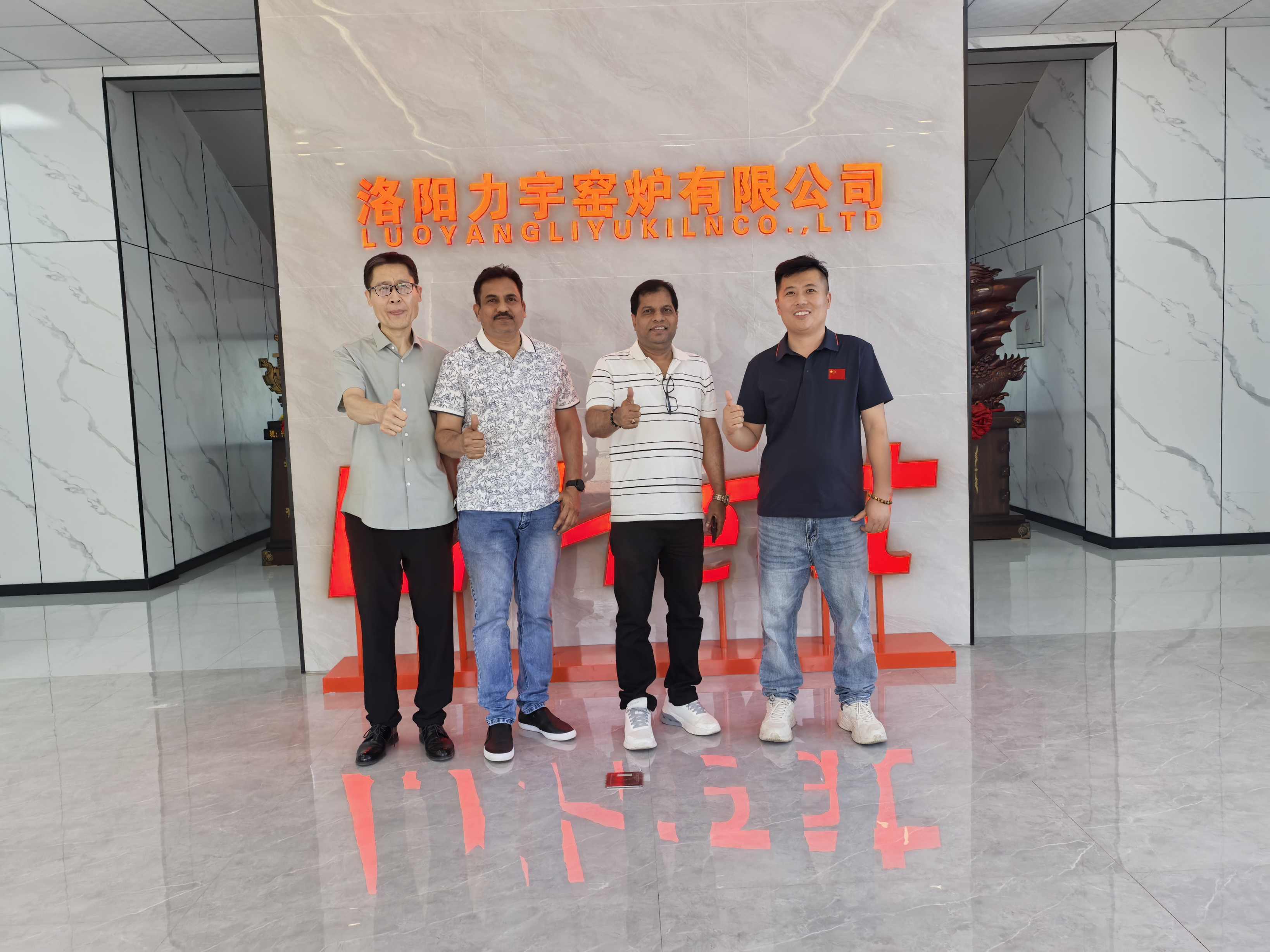 Indian Clients Visit Luoyang Liyu Kiln, Cooperation on Vacuum Furnace Procurement to Be Finalized Soon